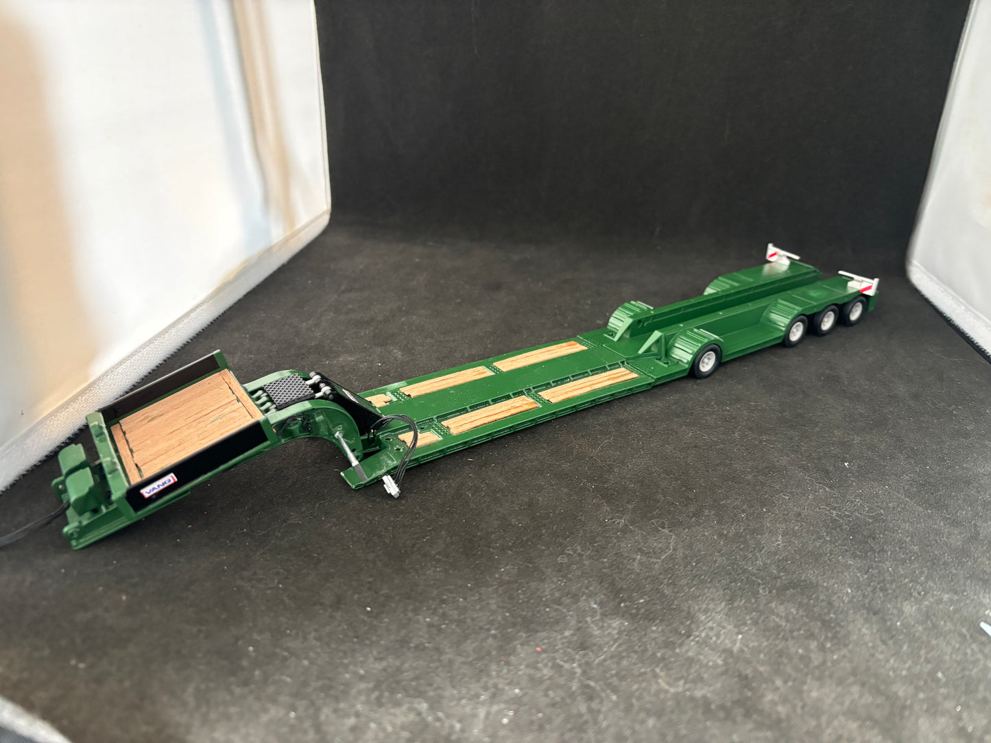 Trailer bord 4 axlar med hjulficka