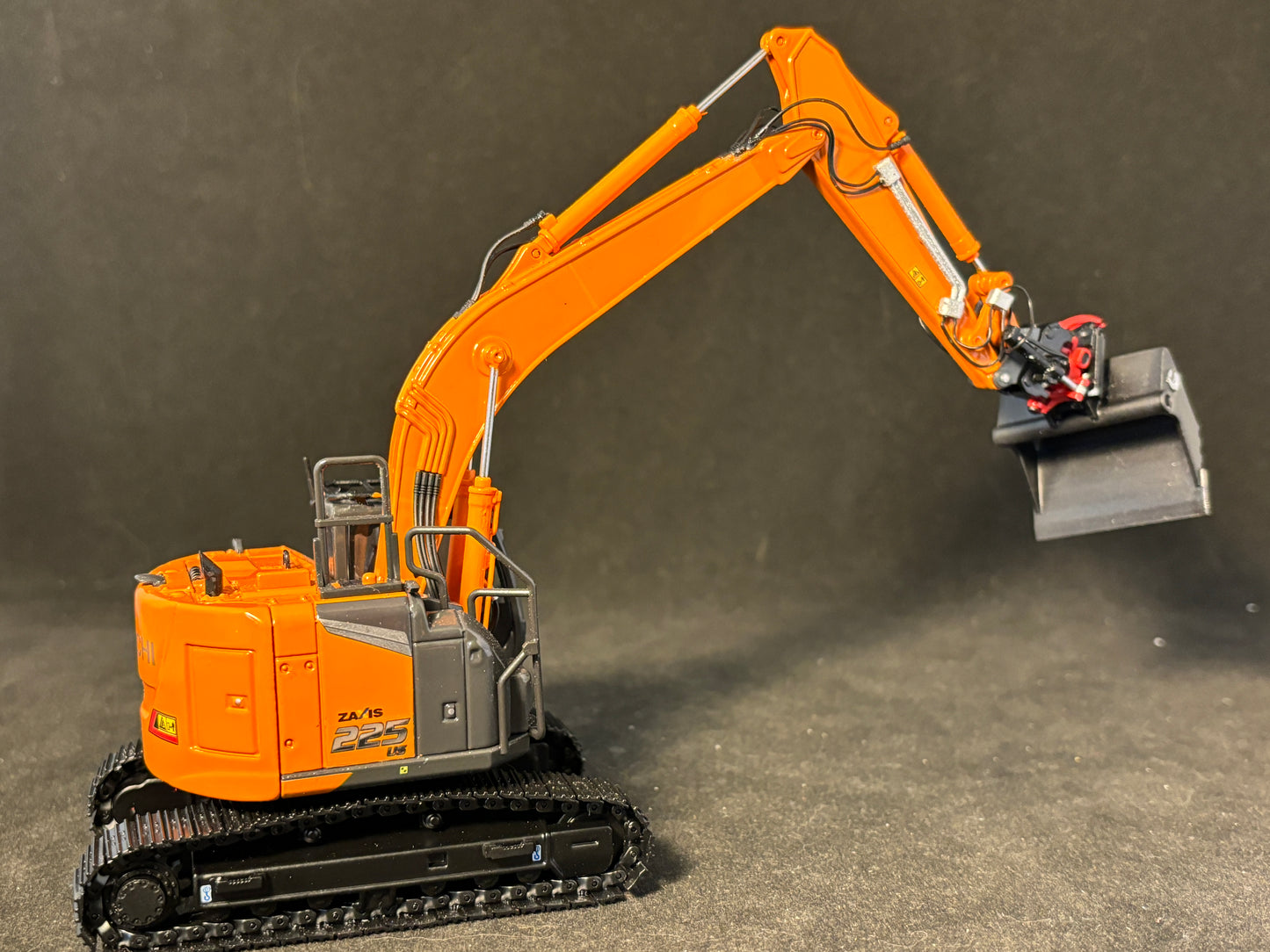Hitachi ZX225us-7